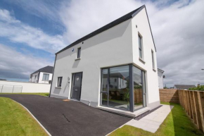 Bright and airy 3 bedroom house in Portstewart